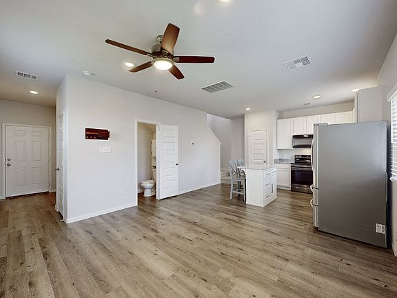4th image of 1415 Desire Ln