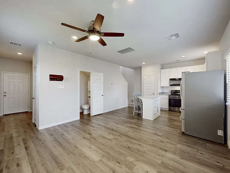 1415 Desire Ln — Photo 4