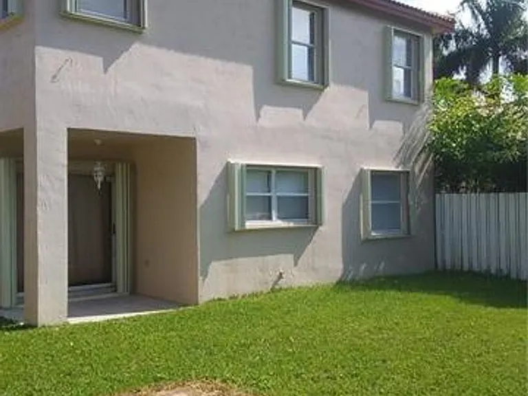 19250 NW 12th Mnr #19250 — Photo 8