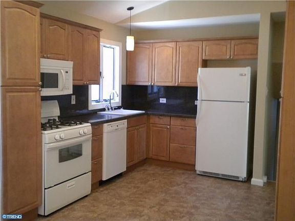 4th image of 38 Shelton Ave