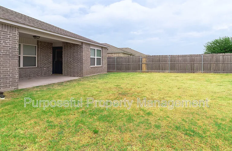 11608 NW 95th St — Photo 31