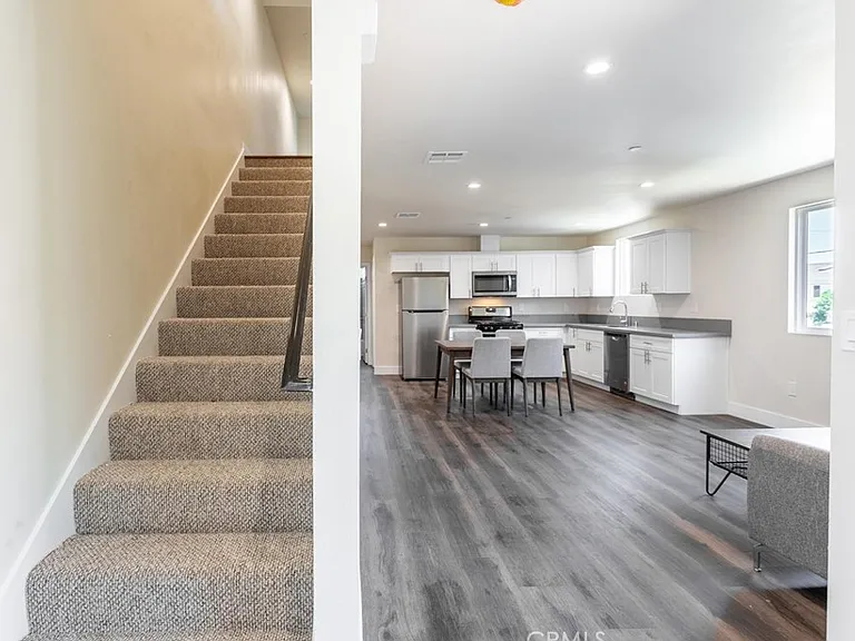 1429 S New Hampshire Ave — Photo 14