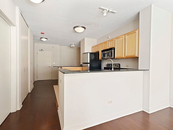 5th image of 222 N Columbus Dr APT 301
