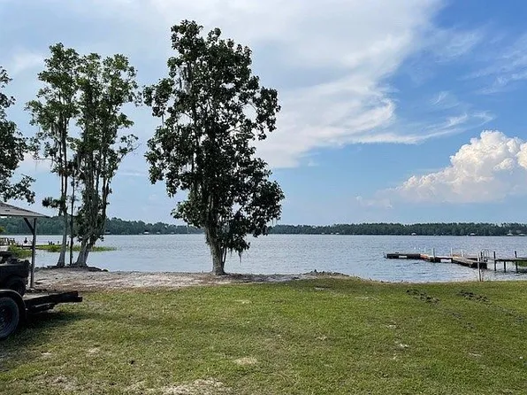 104 W Star Lake Dr, Hawthorne, FL 32640