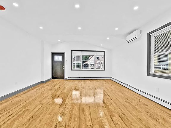 5th image of 118-30 197th St