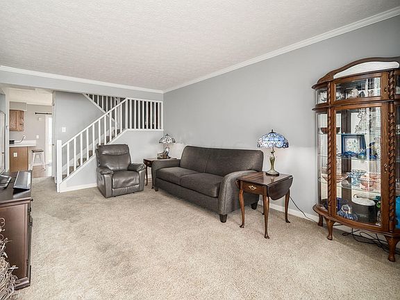 4th image of 8181 Olde Richmond Ln #5E