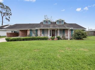 905 Henrietta Ln, Lake Charles, LA 70605