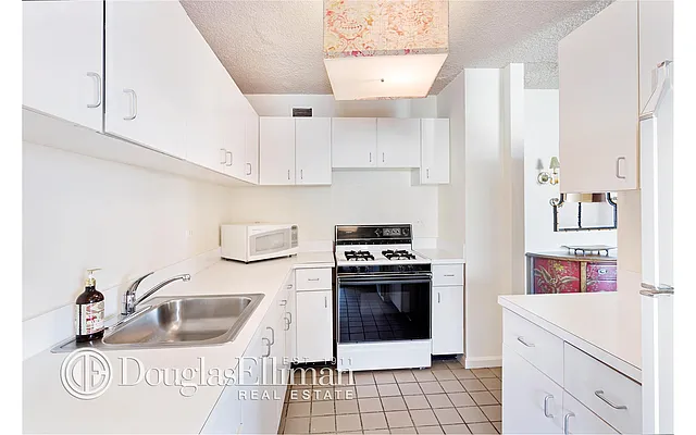 Sold by Douglas Elliman | media 40