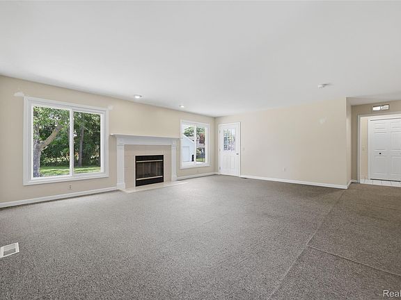 3rd image of 34294 Maple Lane Dr