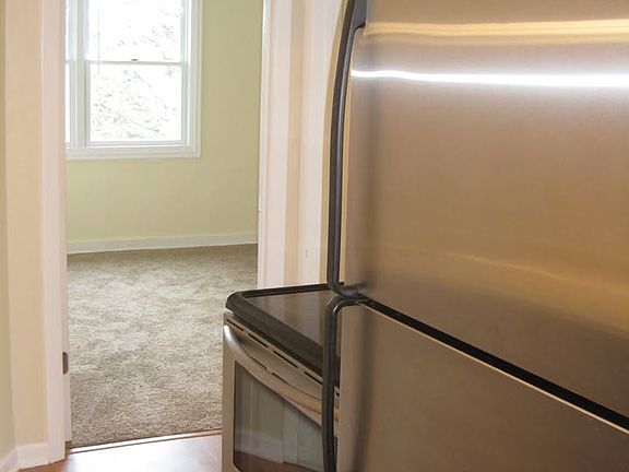 5th image of 14013 N Port Washington Rd #2