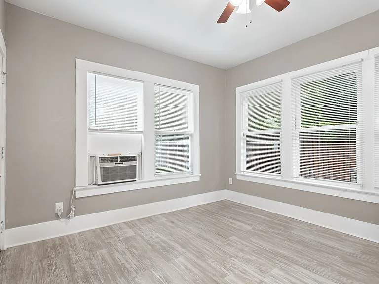 5736 Worth St — Photo 15