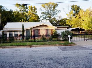 109 Oakhurst Dr, Palestine, TX 75801