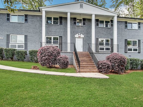 3rd image of 2331 Peachwood Cir NE
