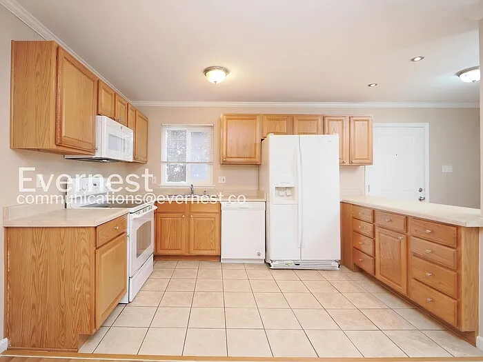 8823 Holly Dr #E206 — Photo 2