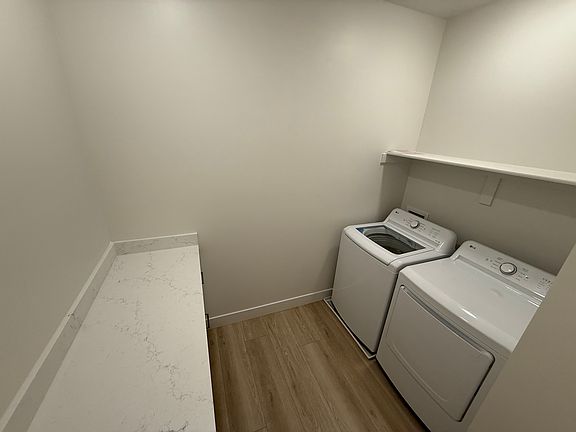 4th image of 993 N 500 W