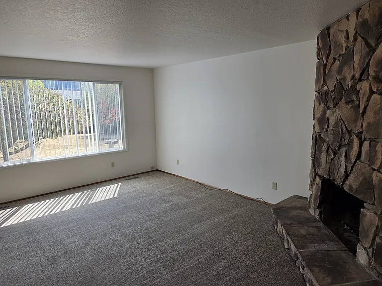 2192 Moraga Ave SE — Photo 5