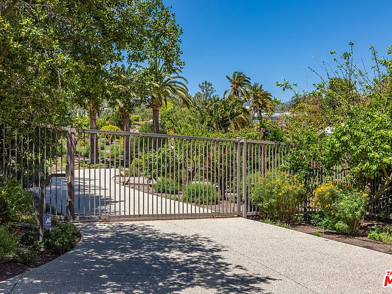 28873 Boniface Dr — Photo 3