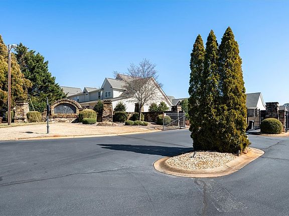3rd image of 106 Coosa Ln