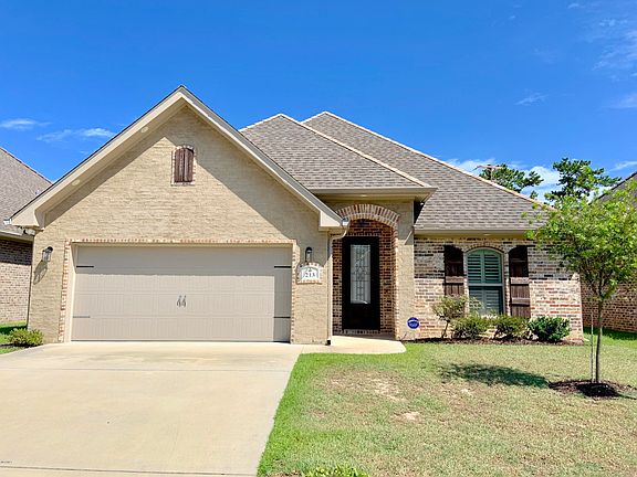 2nd image of 213 Fairway Villas Cir