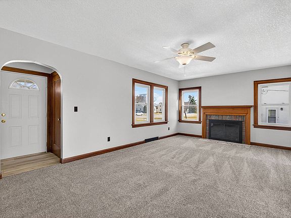 4th image of 317 W Leclaire Rd