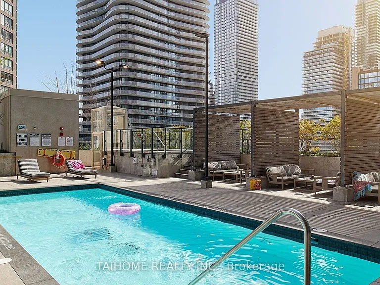 955 Bay St #307 — Photo 20