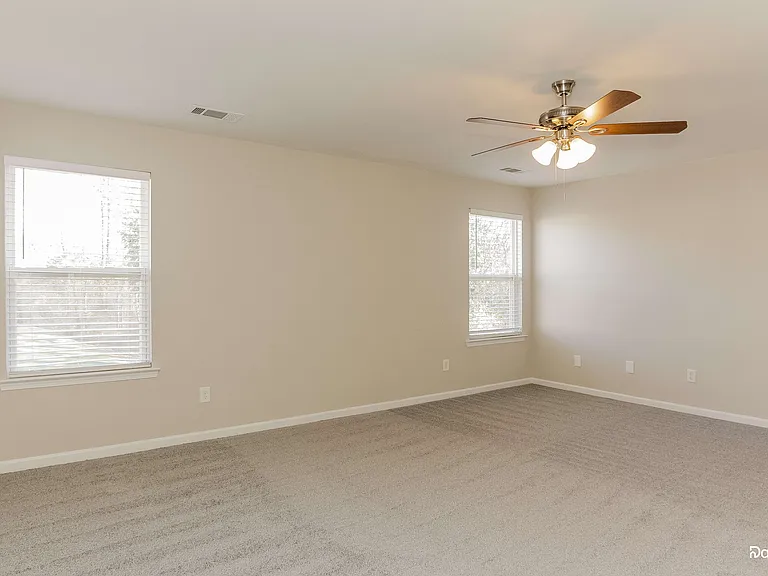 704 Perth Dr — Photo 13