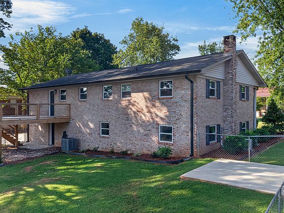 4th image of 496 Phyllis Cir