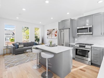 5004 Latona Ave NE #B, Seattle, WA, 98105