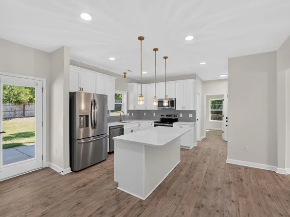 345 Birch Ave, Spring Lake, NC 28390