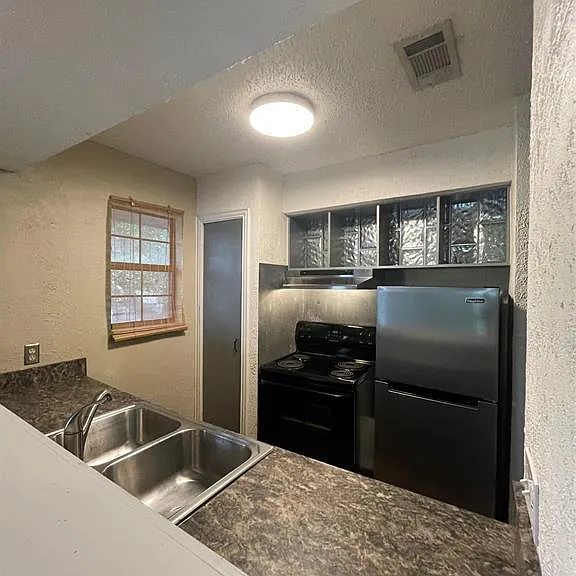 516 S Park Dr #201 — Photo 2