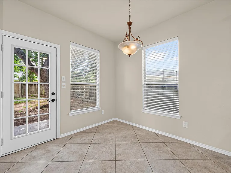 1807 Katlyn Ln — Photo 13