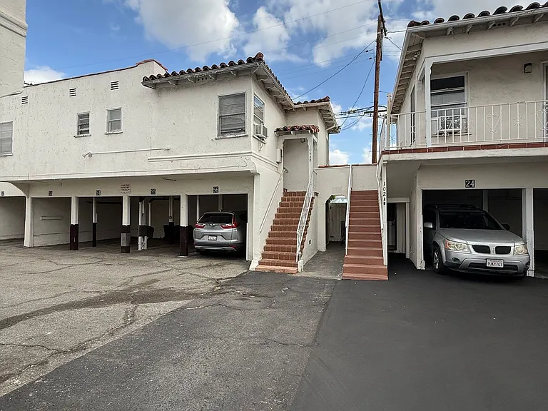 Evans Apartments — Photo 5