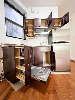 Rented by Avenues Real Estate | media 10