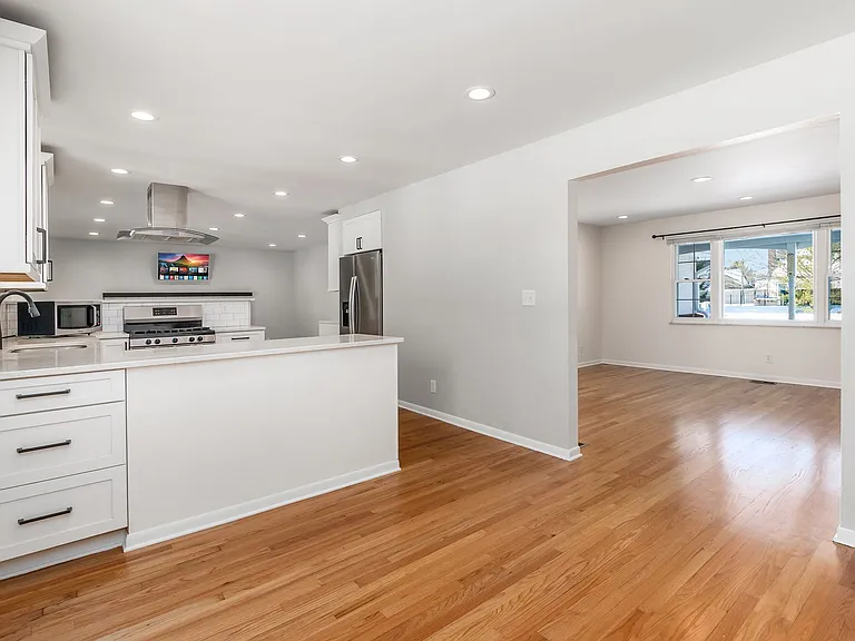 826 Doherty Rd — Photo 15