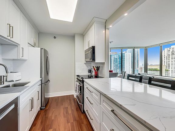 5th image of 400 N La Salle Dr APT 1711