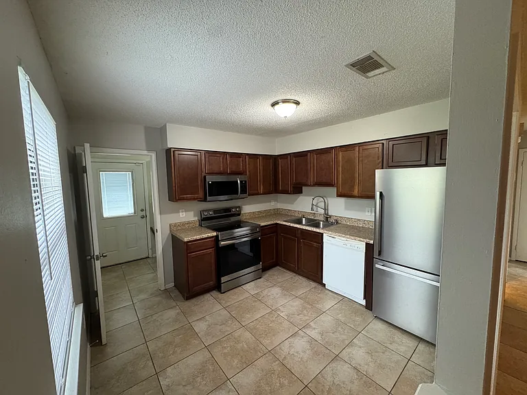 3563 Southwind Dr #A — Photo 15
