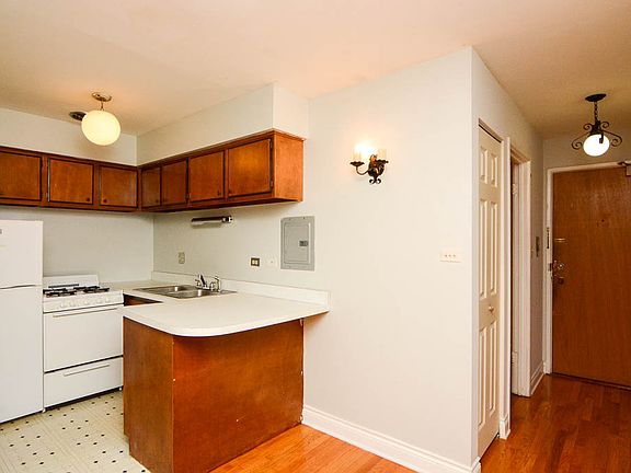 4th image of 660 W Wrightwood Ave #409