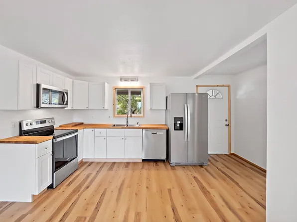 92-8215 Bamboo Ln, Captain Cook, HI 96704