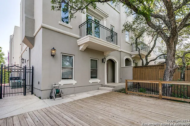 231 E Mulberry Ave #2