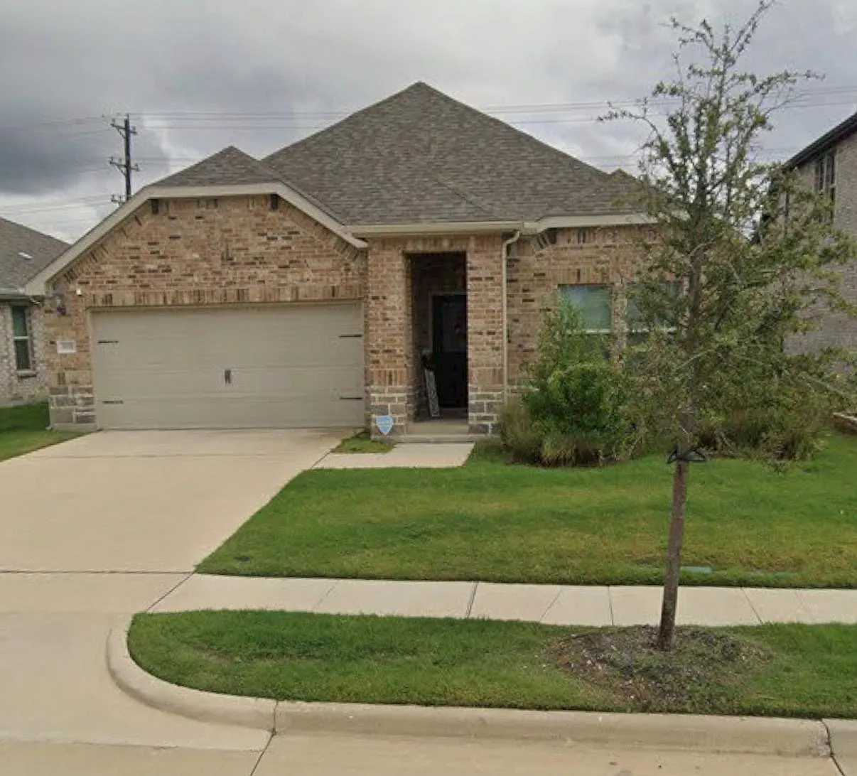 3 bed, 2000 sqft, $2,400 — Photo 1