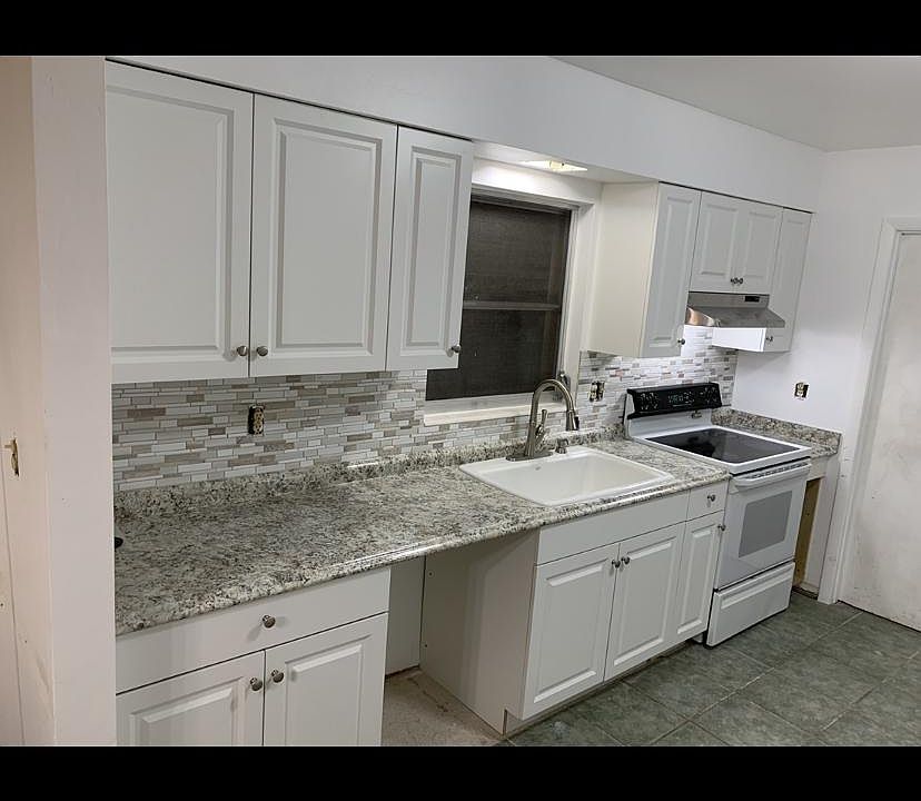 1st image of 615 Grandview Dr