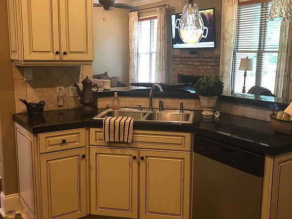 5th image of 2409 W Wellsgate Dr