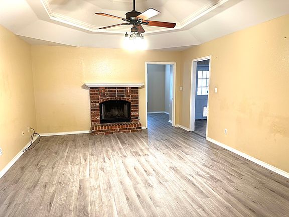 2nd image of 2114 Robert E Lee Blvd