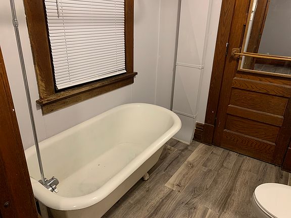 4th image of 1114 W Broadway St #1