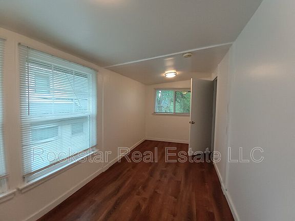 4th image of 1524 W Gardner Ave #3