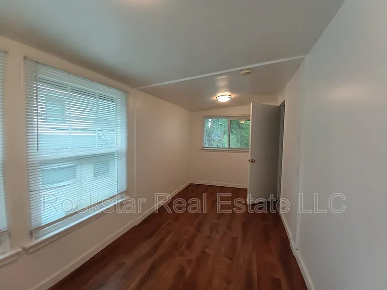 1524 W Gardner Ave #3 — Photo 4