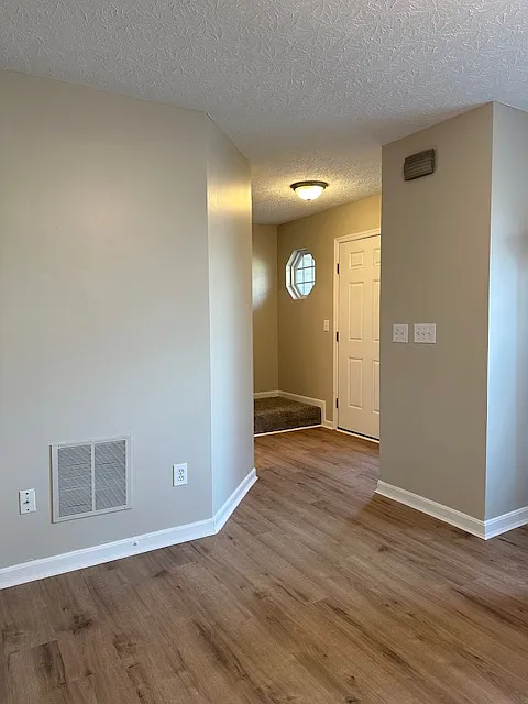 4863 Bell Ave — Photo 2