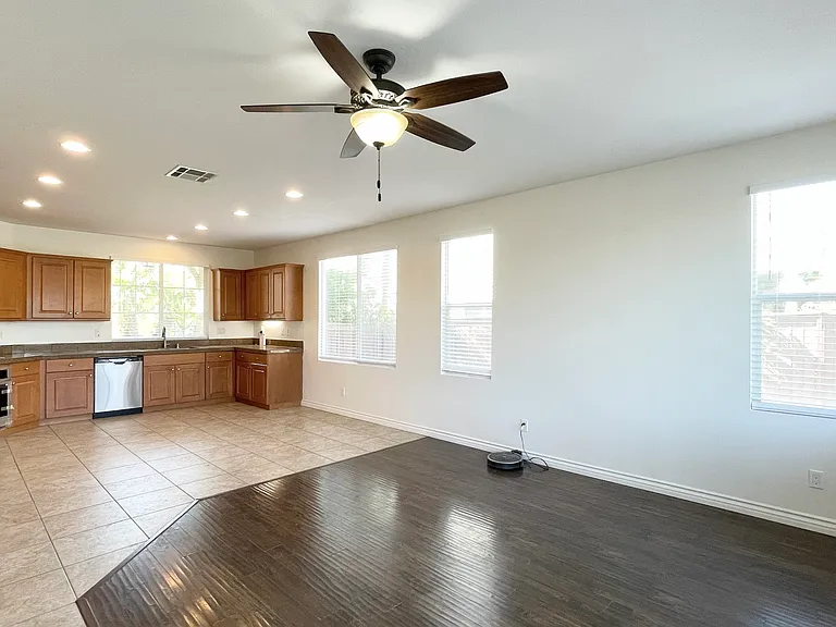 5218 Mariner Dr — Photo 6