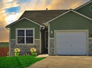 2005 Brook Ridge Ct, Tonganoxie, KS 66086