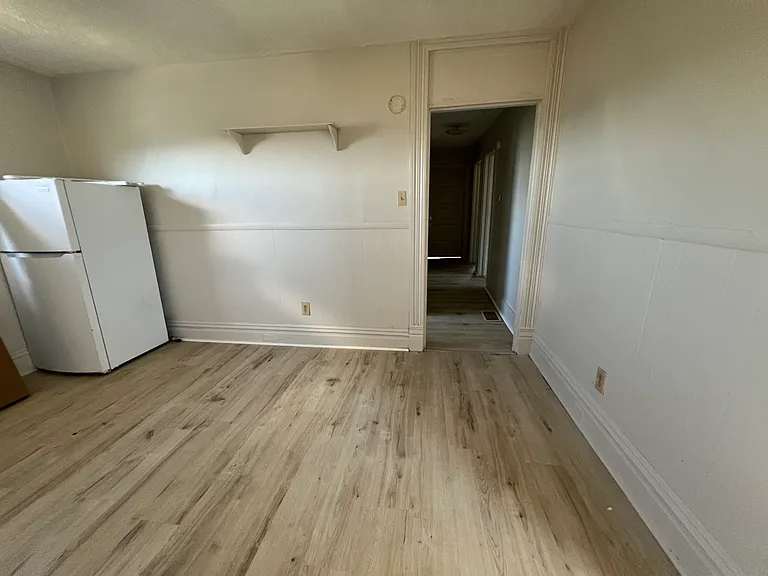 960 4th Ave #3 — Photo 3